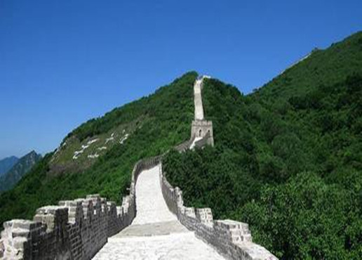 Meet with spring in the Mutianyu Great Wall